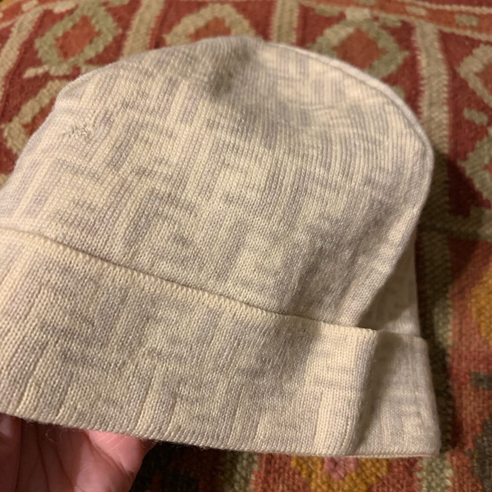 SOLD** FENDI Vintage  Knit Beanie Hat Ivory & light grey FF - Picture 9 of 15